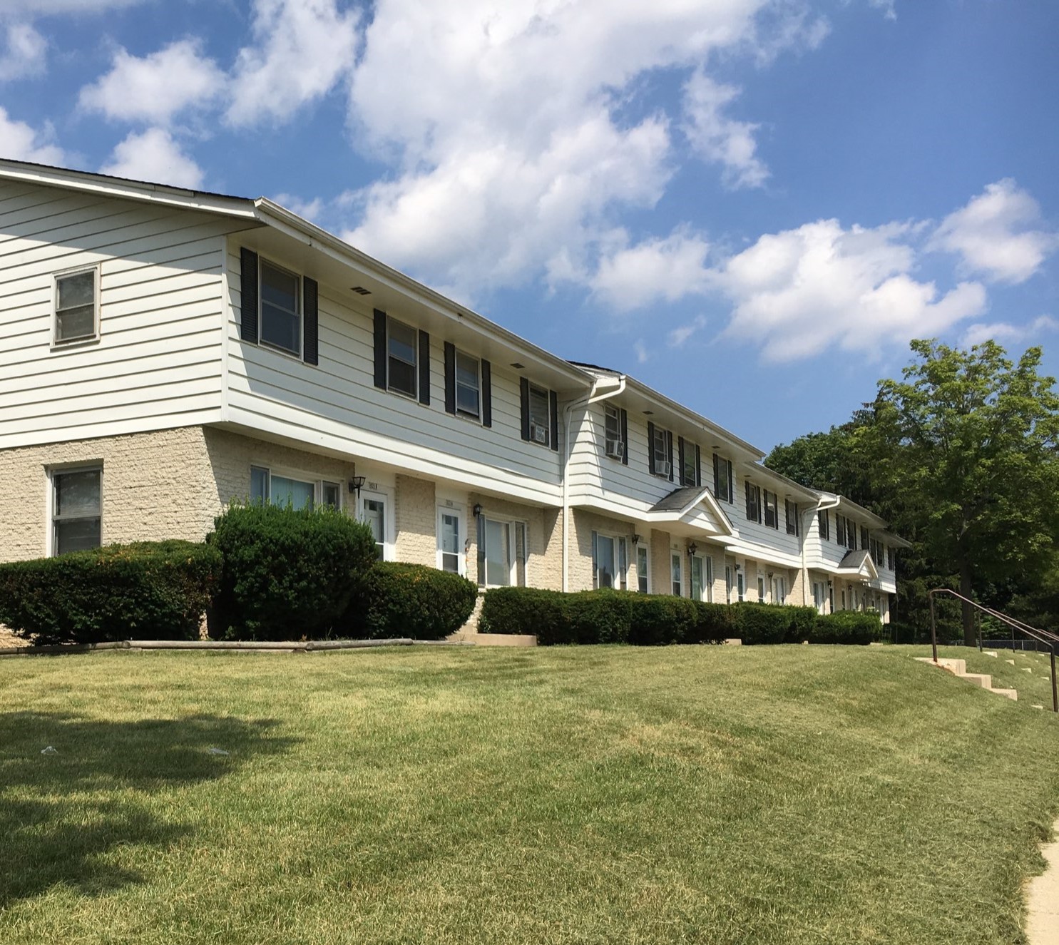 8142 W Howard Ave - Milwaukee